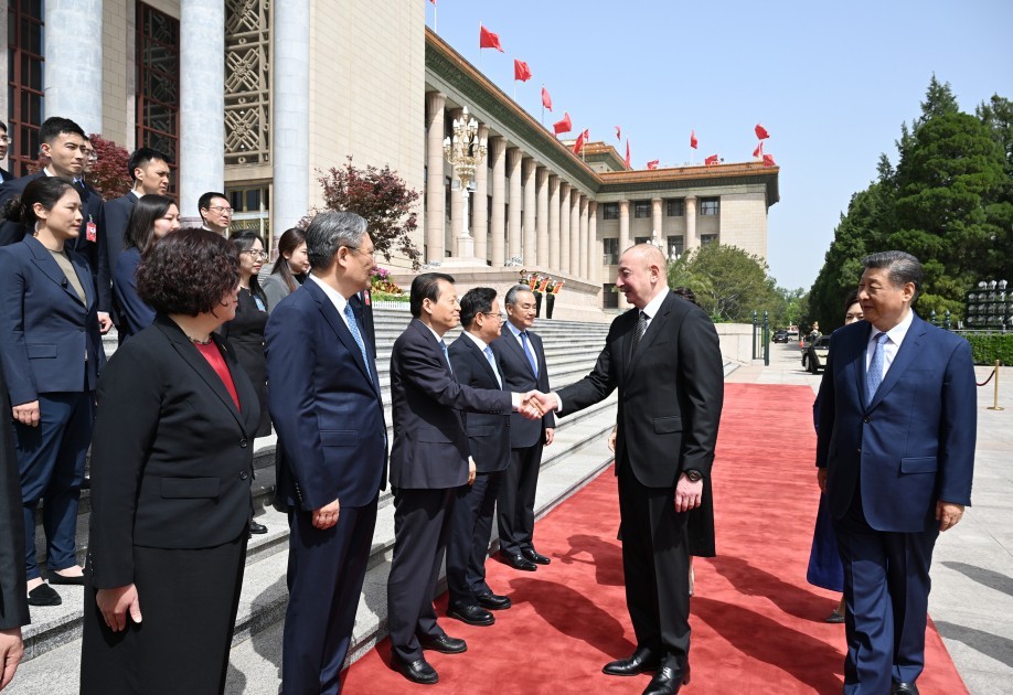 Prezidentin Pekində rəsmi qarşılanma mərasimi oldu -FOTOLAR (YENİLƏNİB)